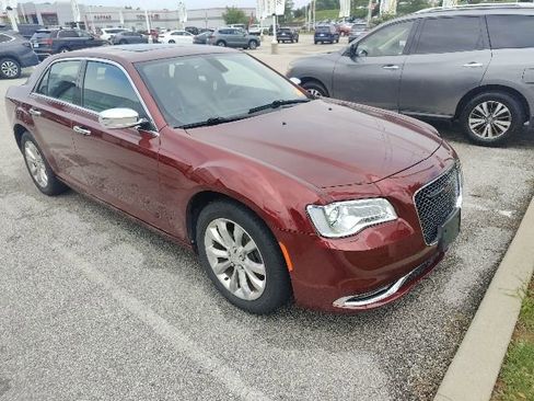 Used 2020 Chrysler 300 Limited AWD/4WD image 17