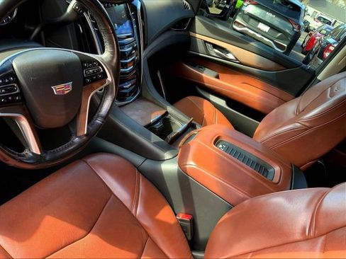 Used 2019 Cadillac Escalade Premium Luxury AWD/4WD image 22