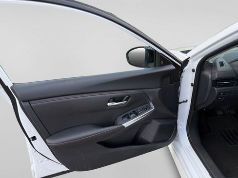Used 2025 Nissan Sentra SR FWD image 10