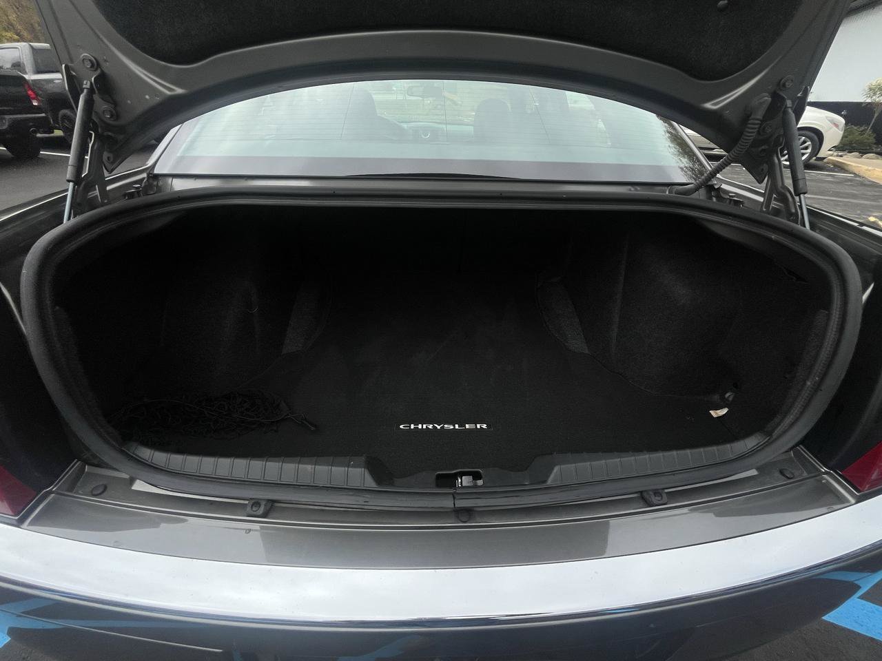 Used 2010 Chrysler 300 Limited RWD image 19