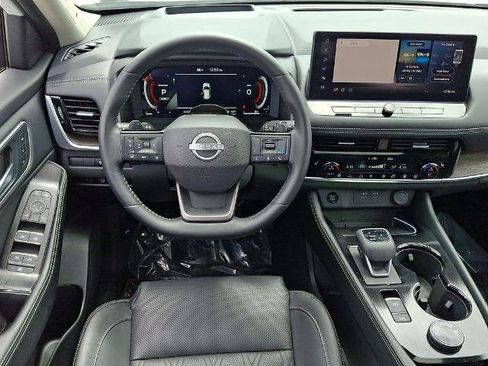 Certified 2025 Nissan Rogue Platinum w/ Tech Package AWD/4WD image 13