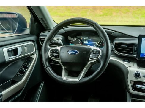 Used 2024 Ford Explorer XLT w/ Equipment Group 202A RWD image 21
