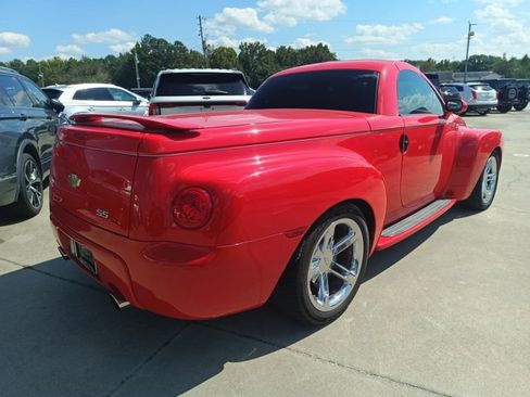 Used 2004 Chevrolet SSR w/ Preferred Equipment Group image 3