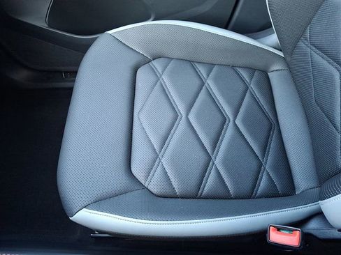 Used 2025 Volkswagen Atlas Peak Edition SE image 26