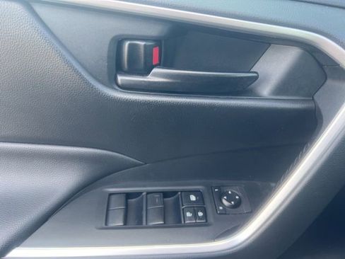Used 2019 Toyota RAV4 LE image 12
