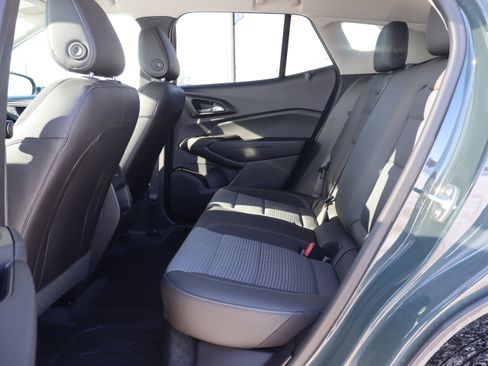 Used 2025 Chevrolet Trax LT w/ LPO, Blackout Package image 11