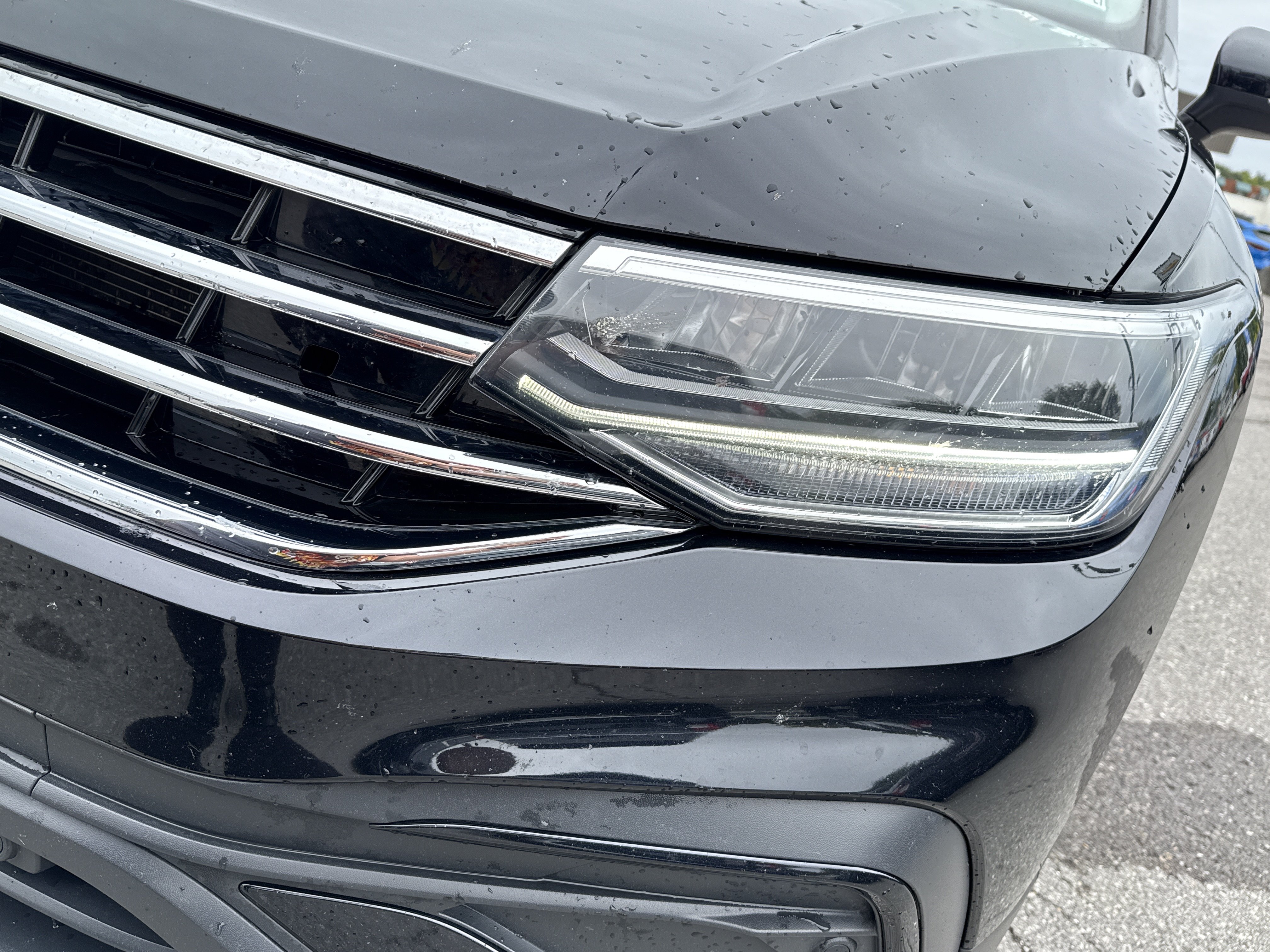Used 2023 Volkswagen Tiguan SE AWD/4WD image 9