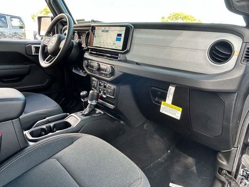 New 2026 Jeep Gladiator Sport AWD/4WD image 28