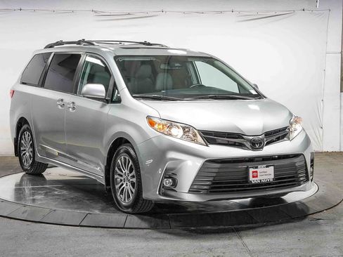 Certified 2020 Toyota Sienna XLE w/ XLE Navigation Package FWD image 5
