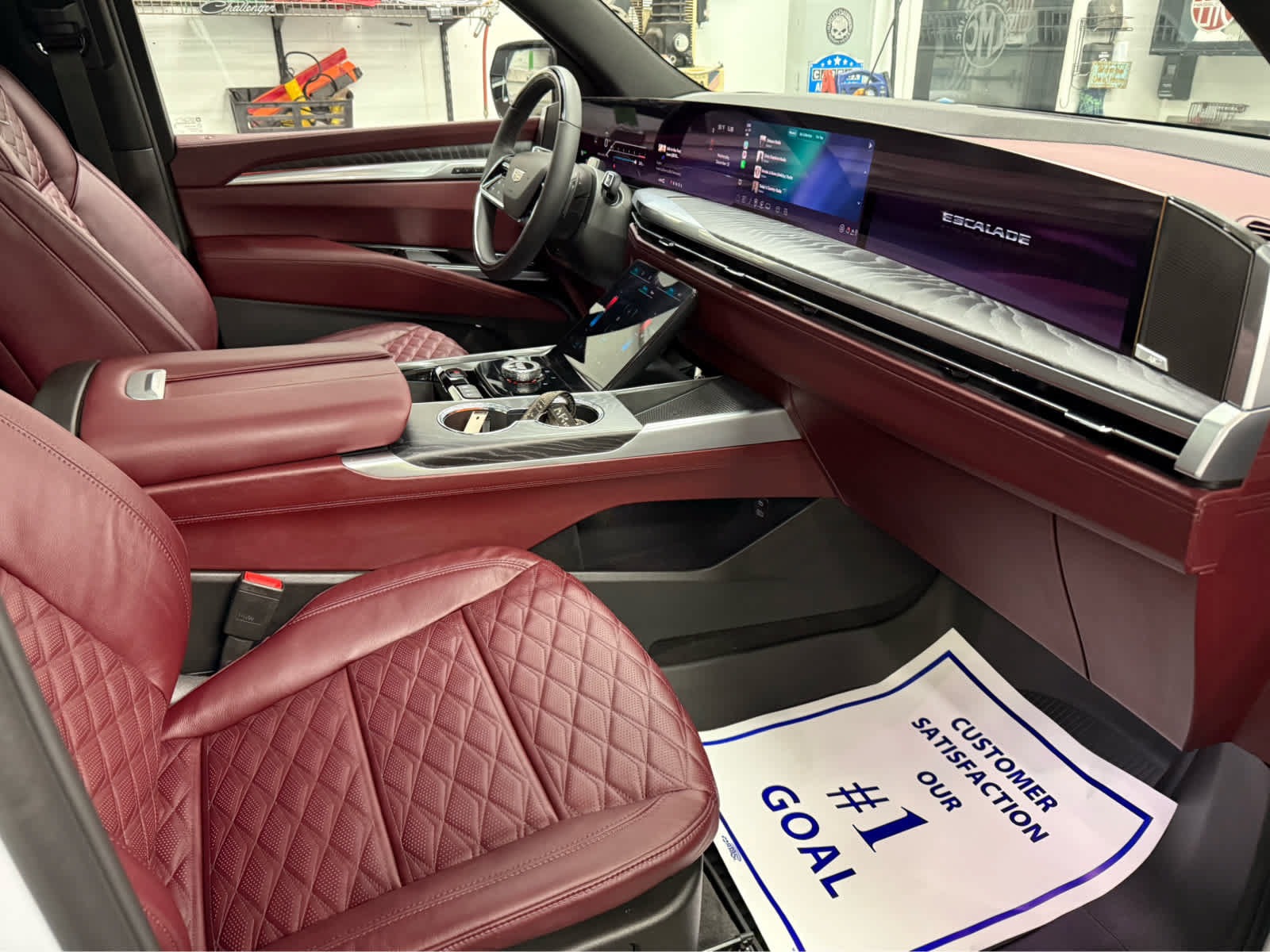 Used 2026 Cadillac Escalade Luxury w/ LPO, Floor Liner Package AWD/4WD image 37