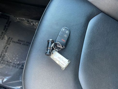 Used 2025 Jeep Compass Limited image 22