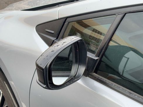 Used 2025 Toyota Prius XLE image 9