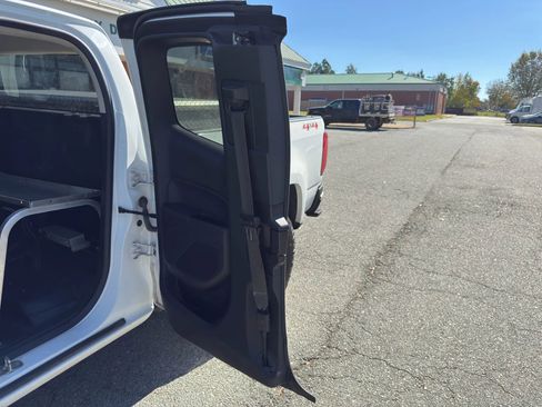 Used 2020 Chevrolet Colorado LT w/ Safety Package image 13