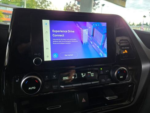 Used 2024 Toyota Highlander XLE image 16