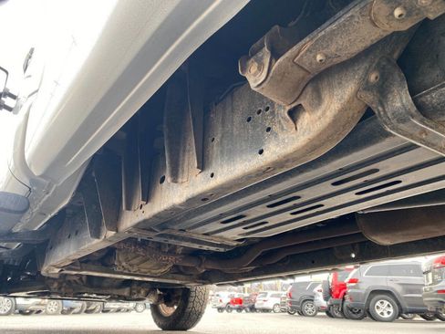 Used 2019 Nissan Titan SV w/ SV Convenience Package image 35