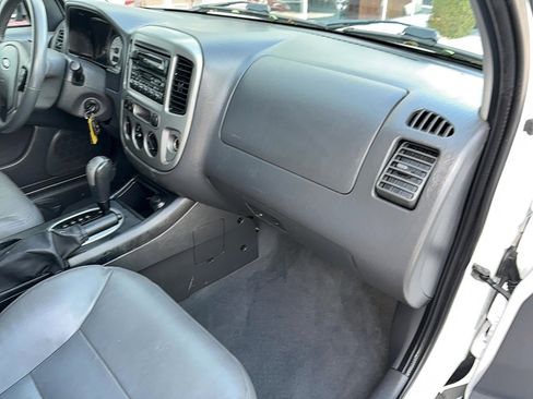 Used 2005 Ford Escape XLT image 20