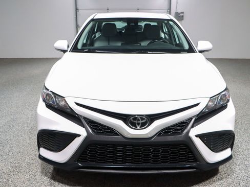 Used 2023 Toyota Camry SE FWD image 4