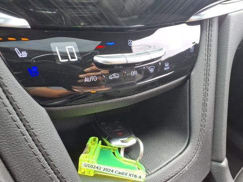 Certified 2024 Cadillac XT6 Premium Luxury w/ LPO, Floor Liner Package image 34