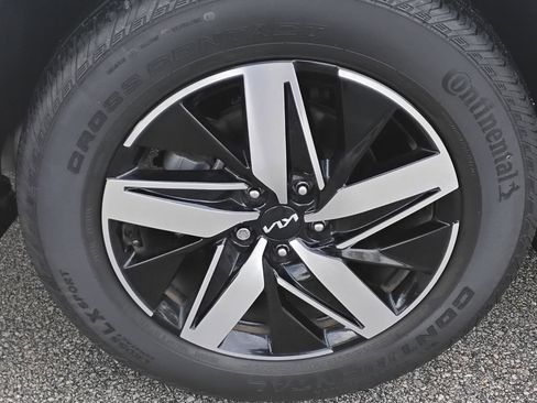 Used 2022 Kia Sorento EX w/ Panoramic Sunroof Package image 11