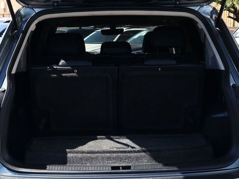 Used 2018 Volkswagen Tiguan SE w/ Panoramic Sunroof Package image 23