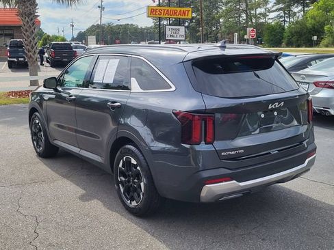Certified 2024 Kia Sorento S FWD image 5