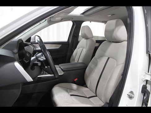 Certified 2024 MAZDA CX-90 3.3 Turbo w/ Preferred Plus AWD/4WD image 5