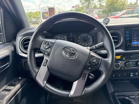 Used 2018 Toyota Tacoma TRD Sport AWD/4WD image 23