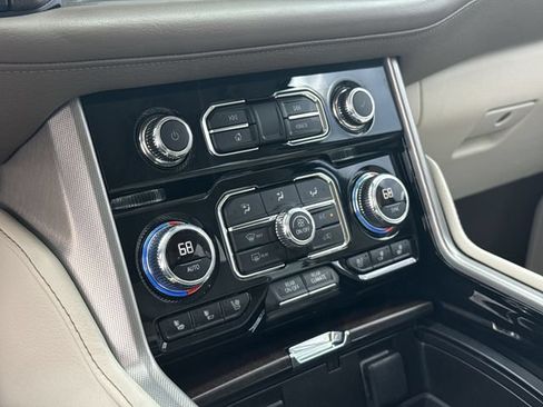 Used 2024 GMC Yukon Denali AWD/4WD image 18