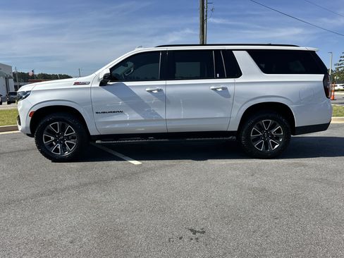 Certified 2023 Chevrolet Suburban Z71 w/ Luxury Package AWD/4WD image 9