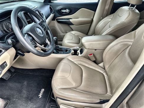 Used 2019 Jeep Cherokee Latitude w/ Popular Appearance Group image 24