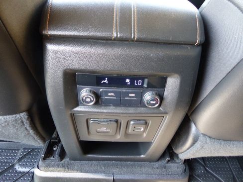 Used 2020 Chevrolet Traverse LT w/ LT Premium Package FWD image 43