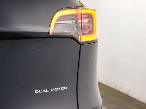 Used 2024 Tesla Model Y Long Range AWD/4WD image 11