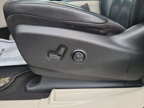 Used 2022 Chrysler Pacifica Touring-L FWD image 17