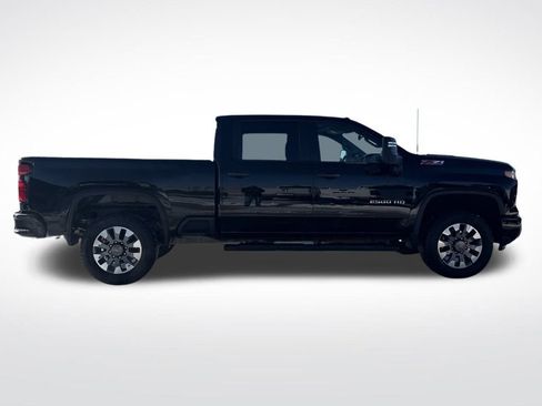 Used 2024 Chevrolet Silverado 2500 Custom w/ Custom Value Package image 8