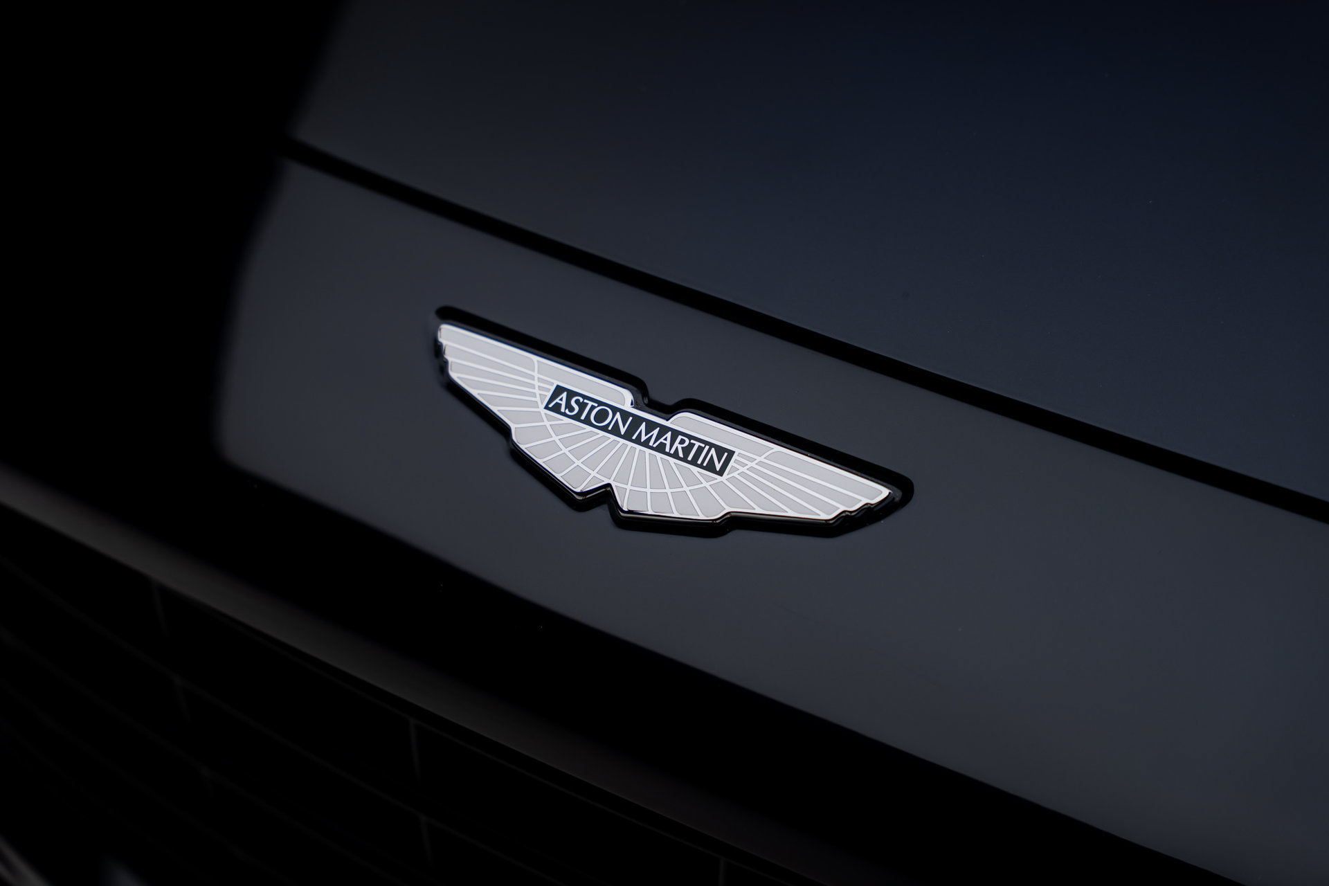 Used 2021 Aston Martin DBX AWD/4WD image 13
