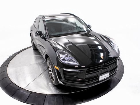 Certified 2024 Porsche Macan image 39