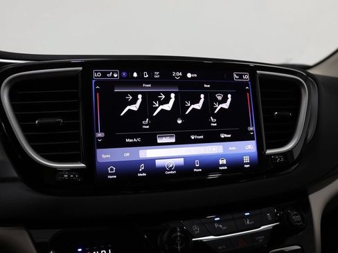 Used 2024 Chrysler Pacifica Touring-L FWD image 25
