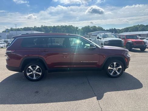 Used 2024 Jeep Grand Cherokee L Limited AWD/4WD image 2
