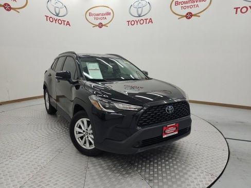 Certified 2022 Toyota Corolla Cross LE image 1