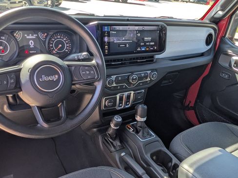 Used 2025 Jeep Wrangler Sport AWD/4WD image 10
