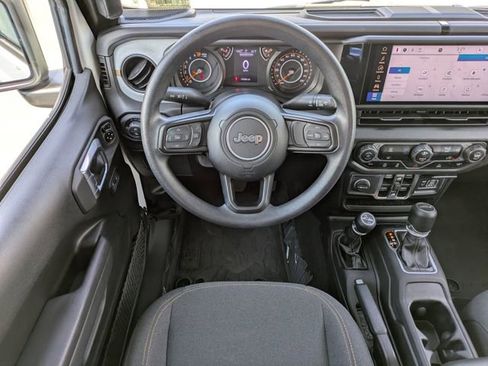 Certified 2024 Jeep Gladiator Sport AWD/4WD image 10