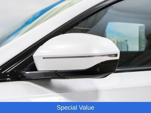 Used 2025 BMW 750e xDrive w/ Executive Package AWD/4WD image 10