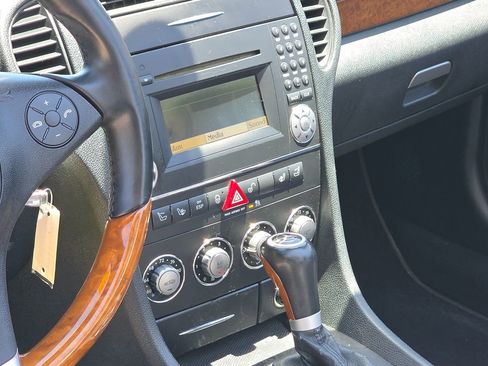 Used 2011 Mercedes-Benz SLK 350 image 15
