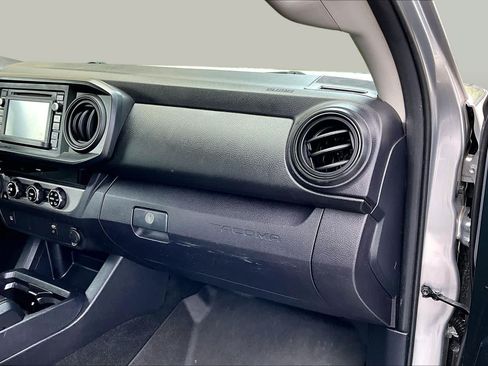 Used 2017 Toyota Tacoma SR AWD/4WD image 19