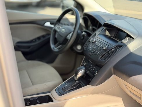 Used 2018 Ford Focus SE FWD image 24
