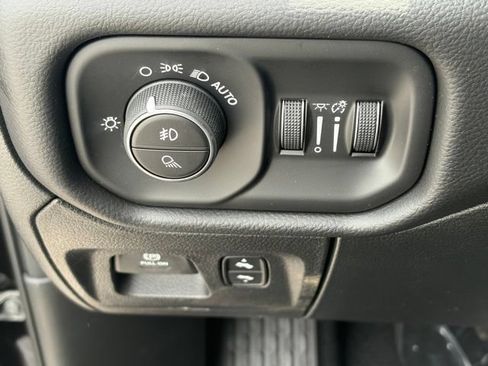 New 2026 RAM 1500 4x4 Crew Cab image 24