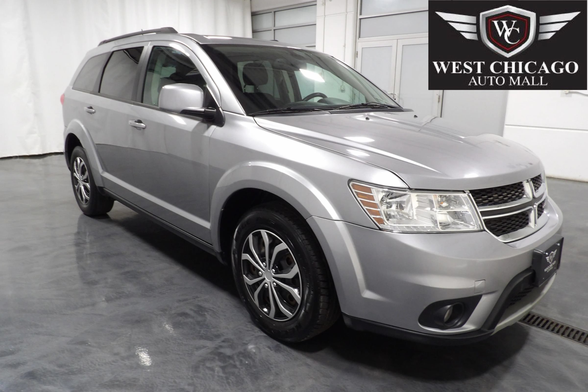 Used 2019 Dodge Journey SE w/ Connectivity Group FWD image 1
