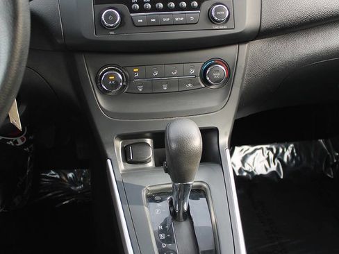 Used 2017 Nissan Sentra S image 29