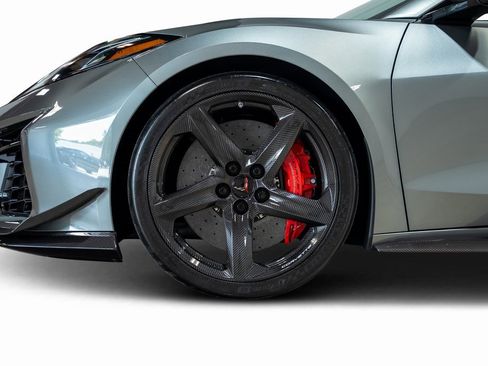 Used 2024 Chevrolet Corvette Z06 w/ Z07 Performance Package image 39