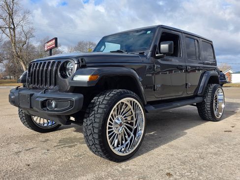 Used 2021 Jeep Wrangler Unlimited Sahara image 2